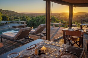Dining - HillsNek Safari Camp - Amakhala Game Reserve (Sidbury)