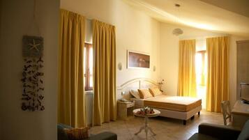 Superior Double Room | Peti besi dalam bilik, dihias secara berasingan