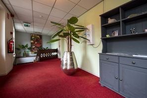 In-room safe, desk, free cribs/infant beds, free WiFi - Hotel Arcen (Arcen)