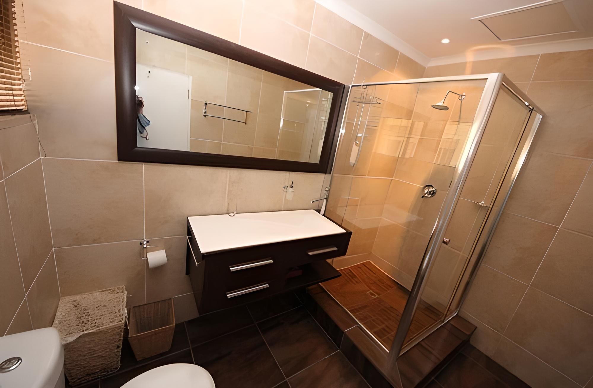 Bathroom sink