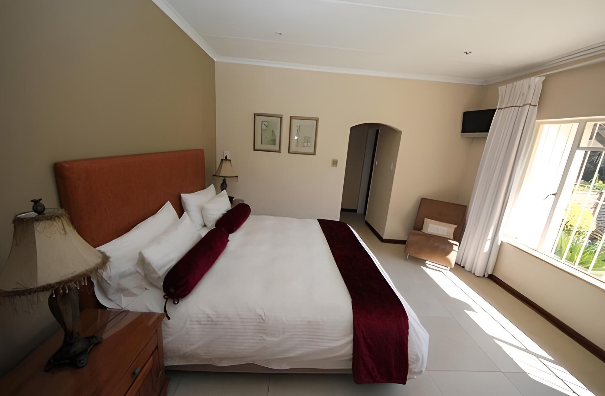Room (Guest House En-Suite ) | Select Comfort beds, in-room safe, desk, free WiFi