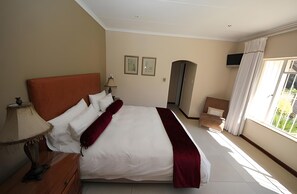 客房 (Guest House En-Suite ) | Select Comfort 床、客房内保险箱、办公桌、免费 WiFi
