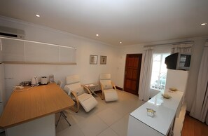 LCD TV - The Munday Bed & Breakfast (Germiston)