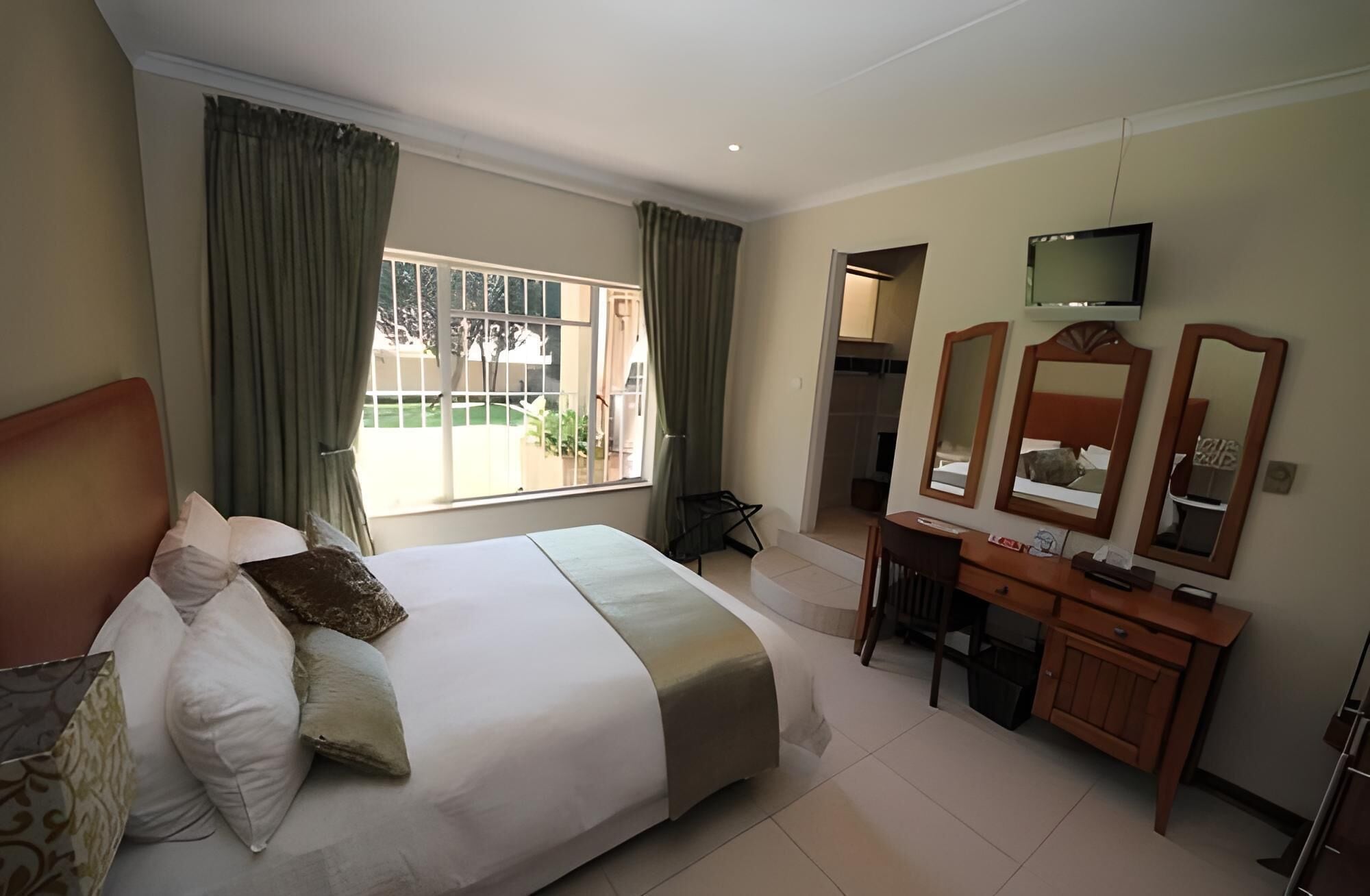 Select Comfort beds, in-room safe, desk, free WiFi