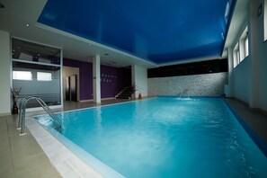 Indendørs pool