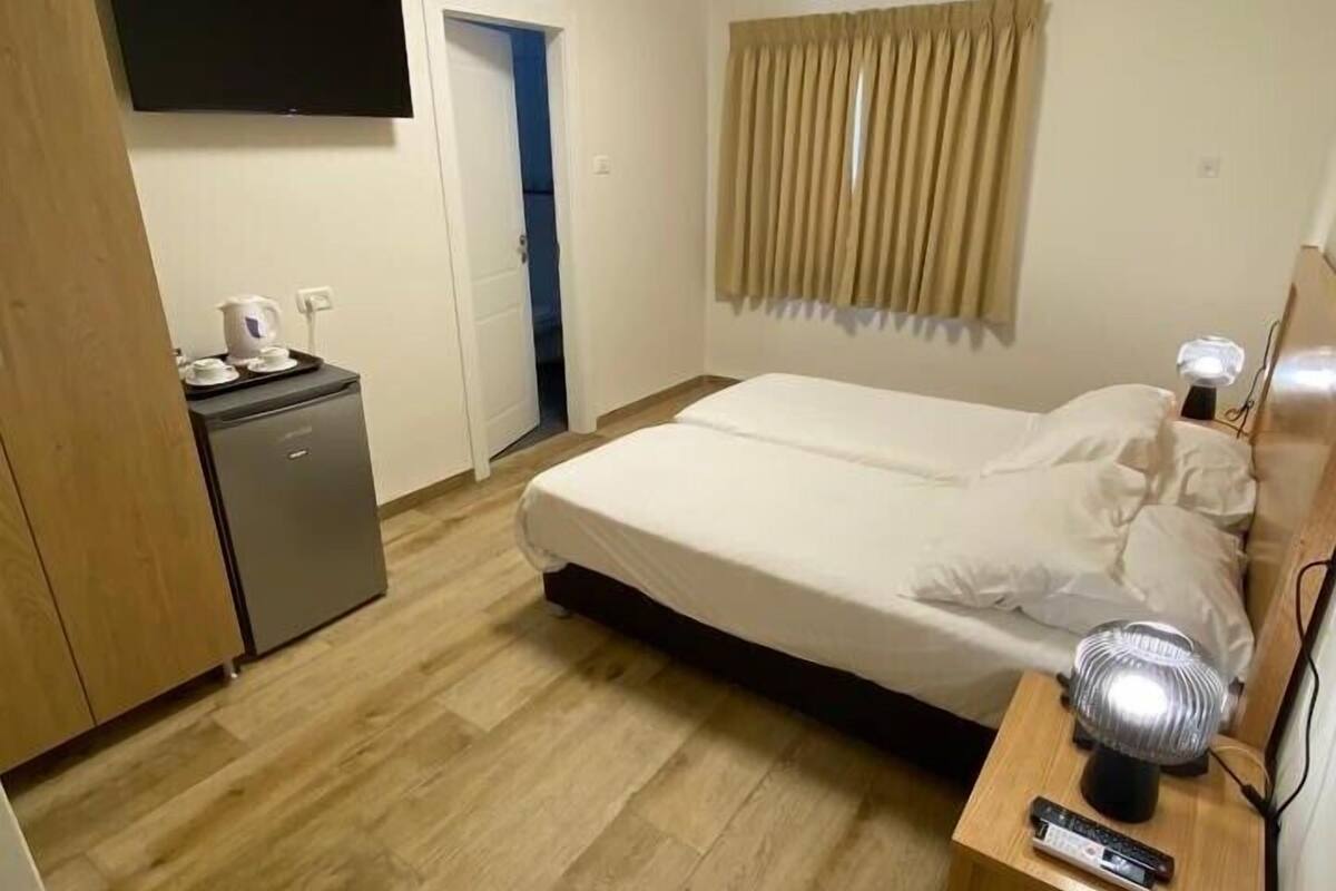 Standard Double or Twin Room, Non Smoking | In-room safe, desk, rollaway beds, free WiFi