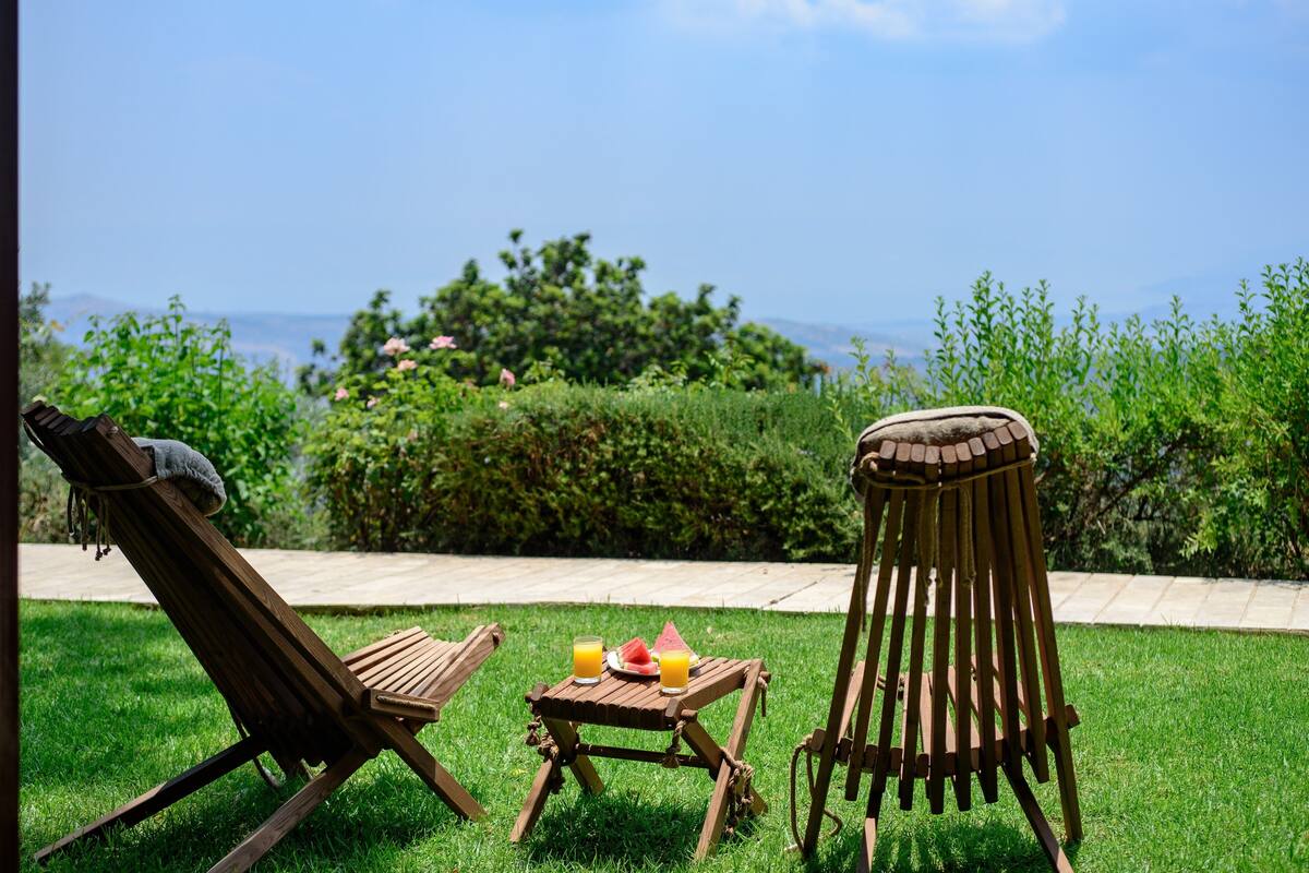 Junior Suite with Sea of Galilee view and lawn | Näkymä huoneesta