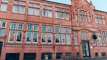 Vista frontal de la propiedad