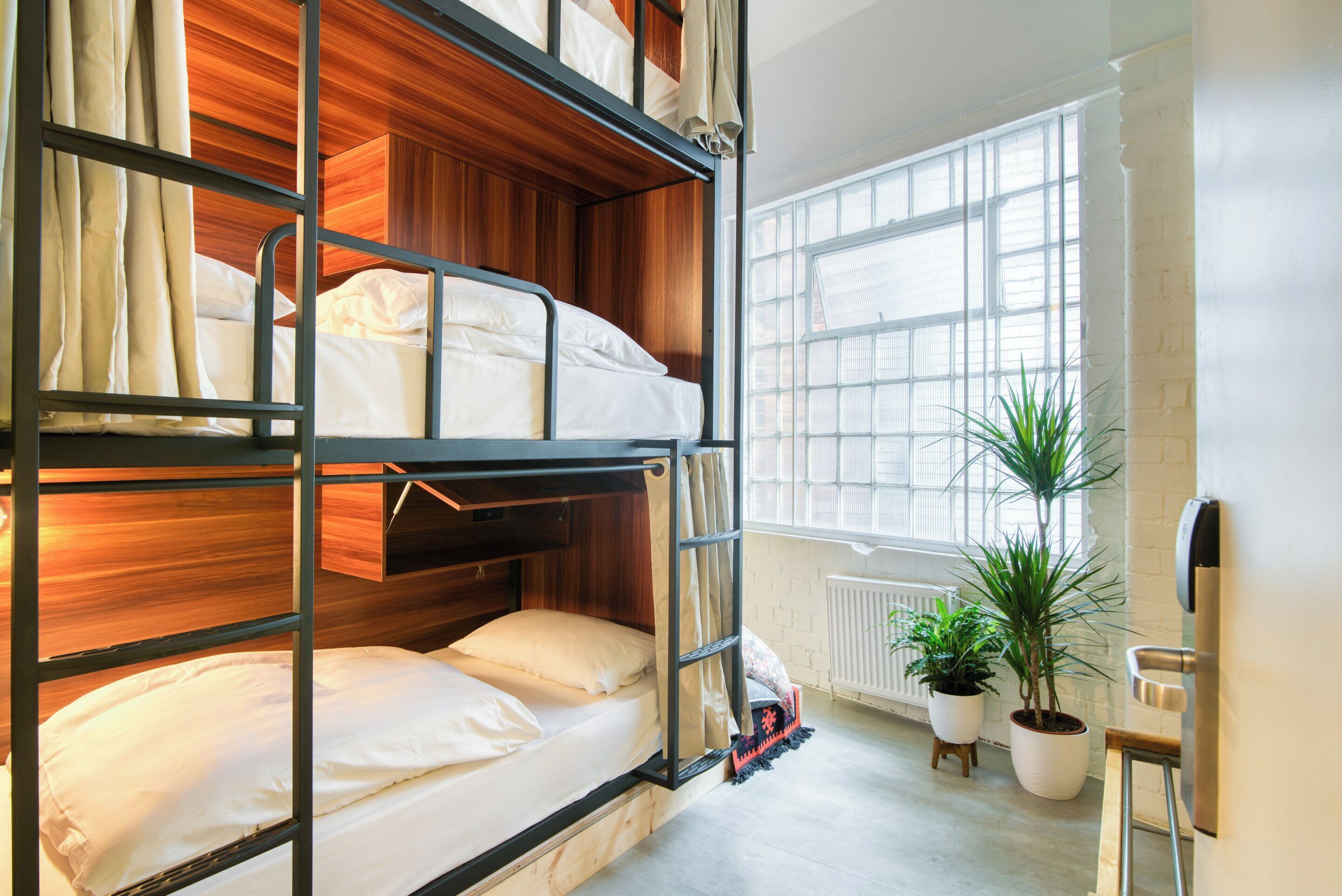 高档床上用品、遮光窗帘、熨斗/熨板、免费 WiFi