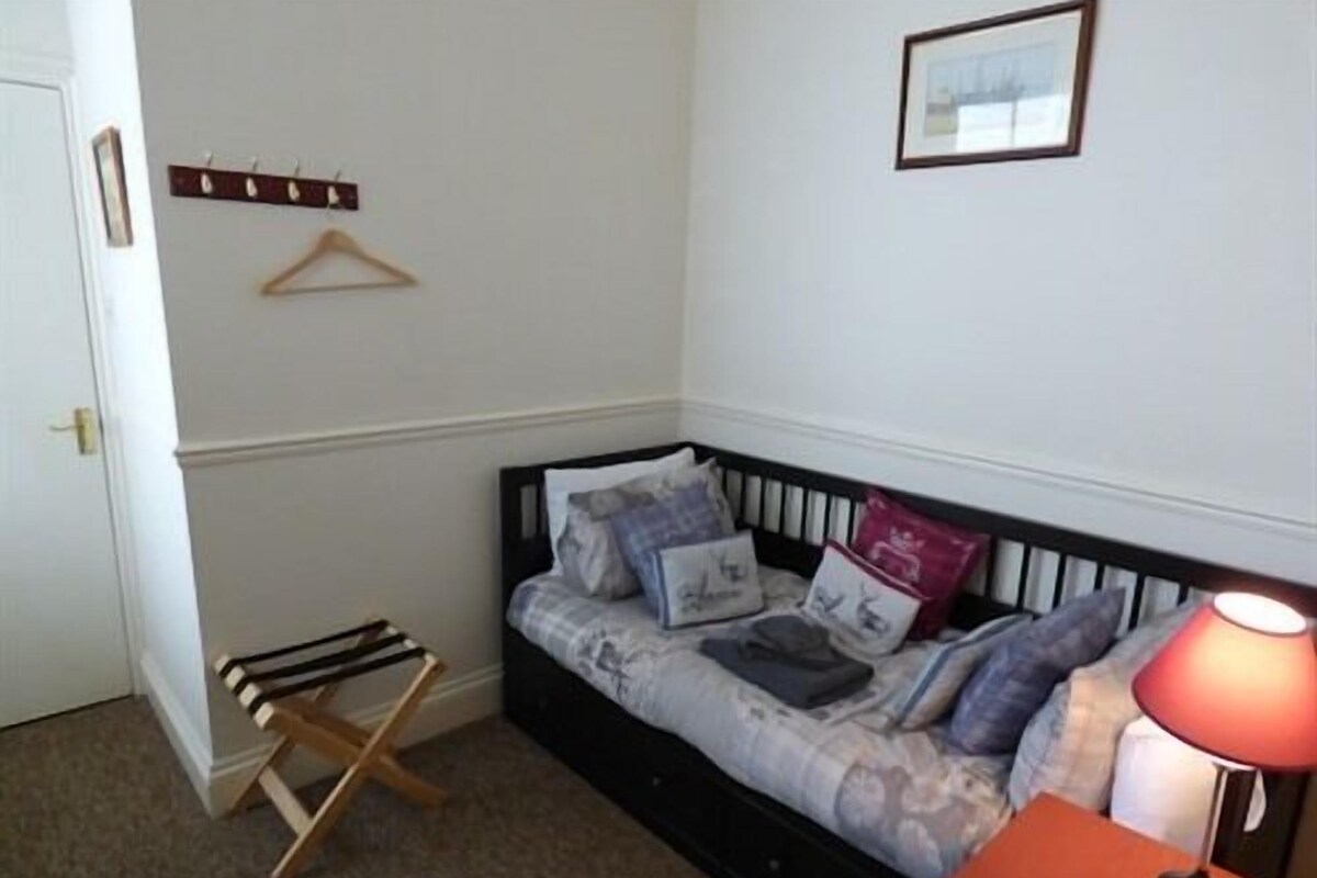 Chambre Simple, salle de bains attenante