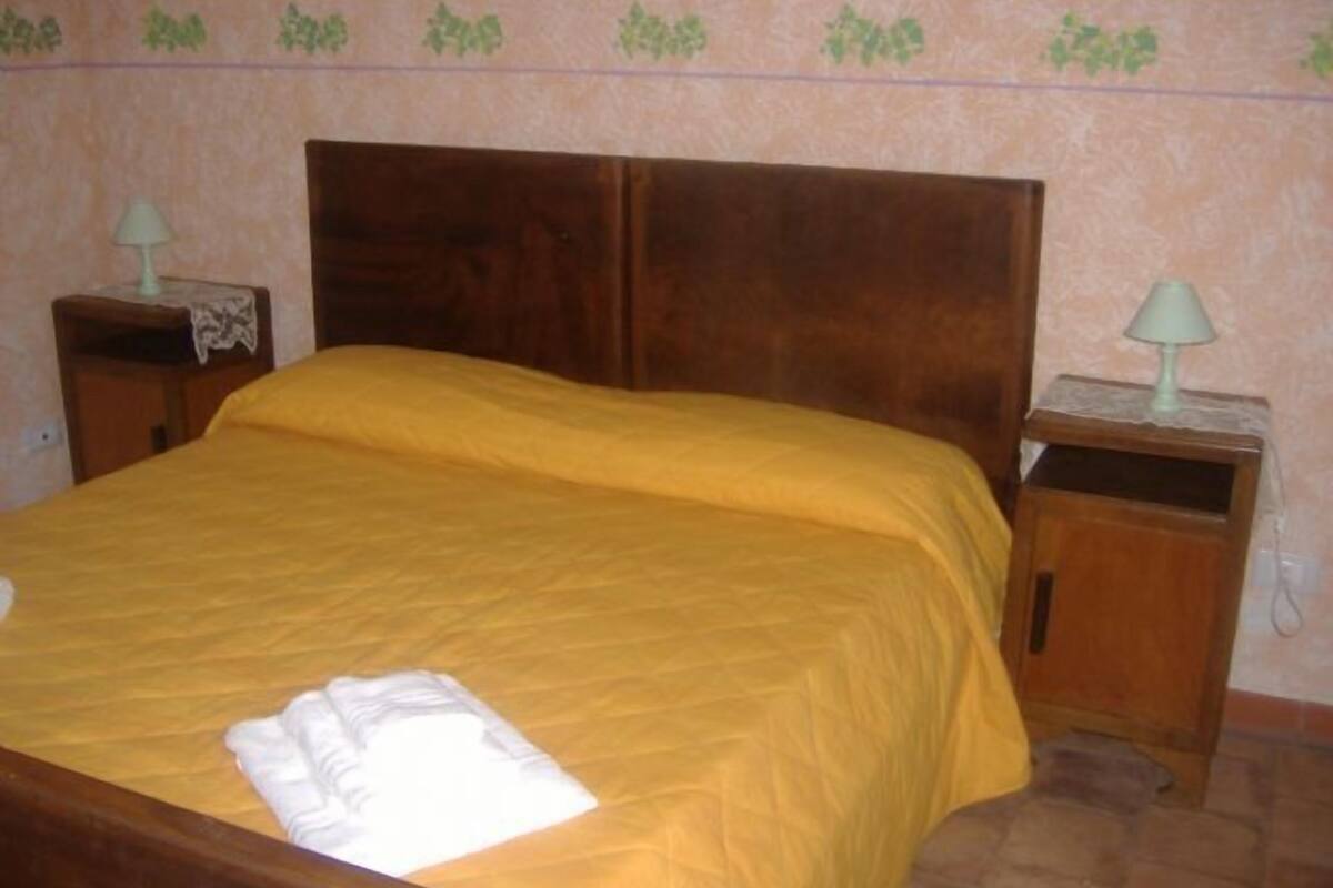 Rollaway beds (surcharge), WiFi (free), bed sheets