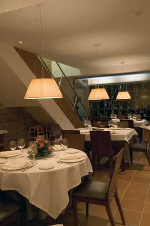 Breakfast, lunch, dinner served; Spanish cuisine - Hotel Rural de Floriana (Molinaseca)