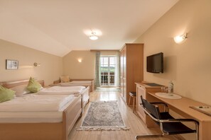 In-room safe, iron/ironing board, cots/infant beds, rollaway beds - Gasthof am Riedl (Koppl)