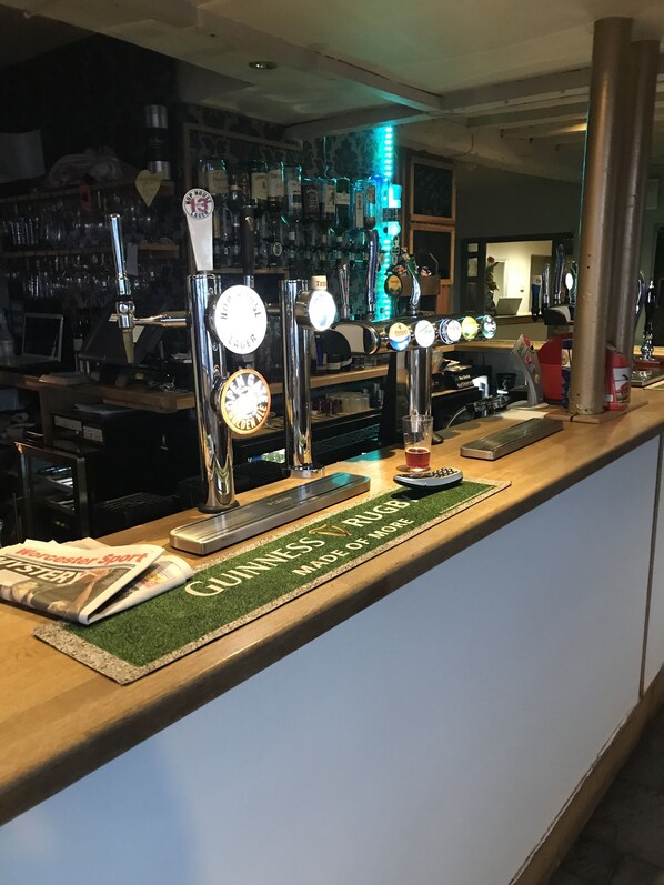 Bar (on property) - Severn View Hotel (Worcester)