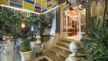 Standard Single Room, 1 Double Bed | Down comforters, in-room safe, individually decorated