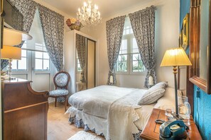 Habitación Individual con Balcón | 浴室 | 免費盥洗用品、吹風機、浴袍、毛巾