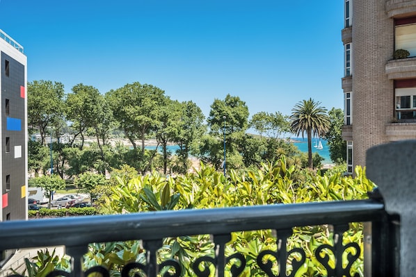 Habitación Doble con Balcón | 高級寝具、羽毛の掛け布団、低反発ベッド、セーフティボックス (室内)