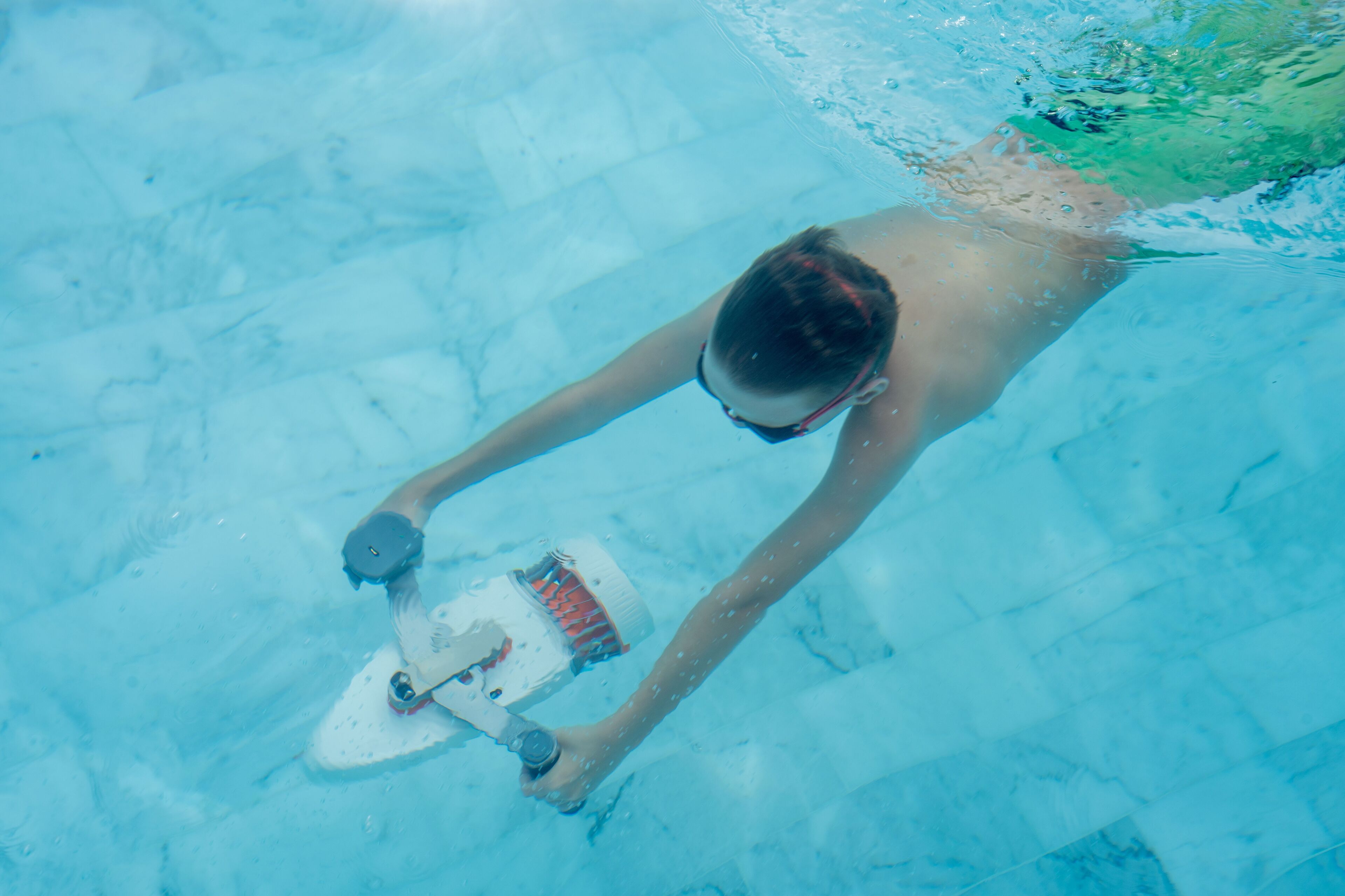 3 outdoor pools, pool umbrellas, pool loungers