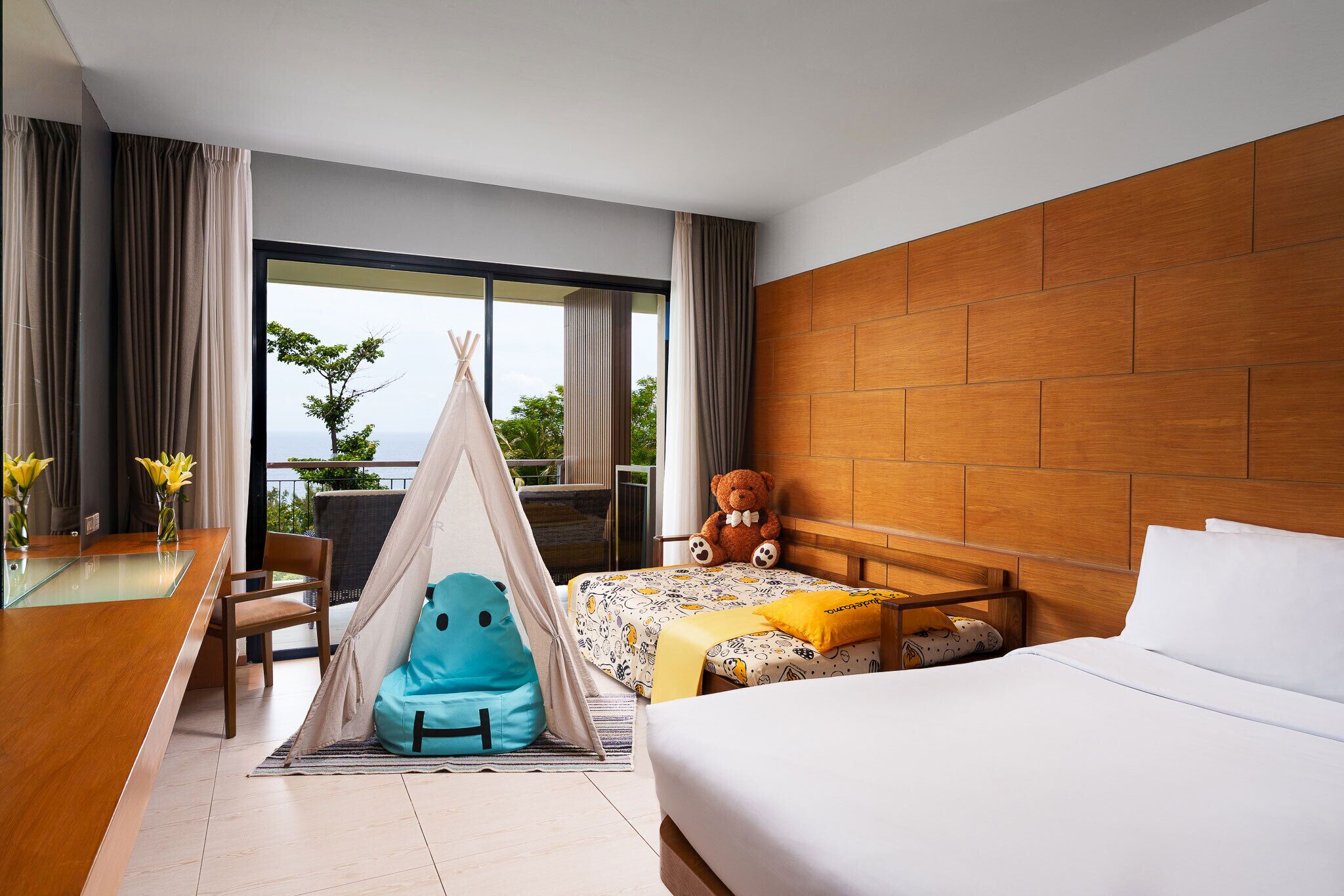 deluxe room, 1 king bed, balcony, sea view | 1 bedroom, hypo-allergenic bedding, down duvets, memory-foam beds