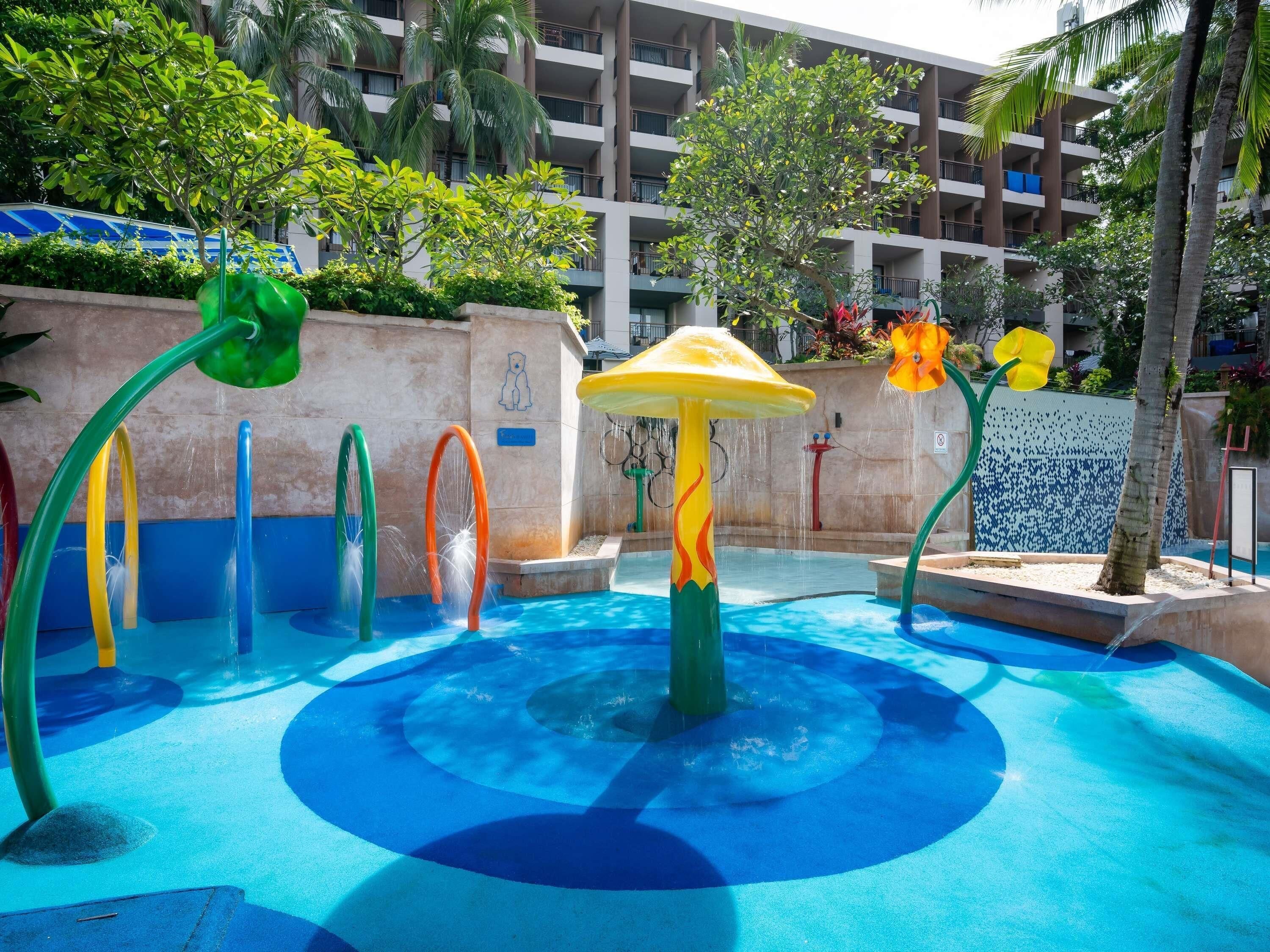 3 buitenzwembaden, parasols voor strand/zwembad