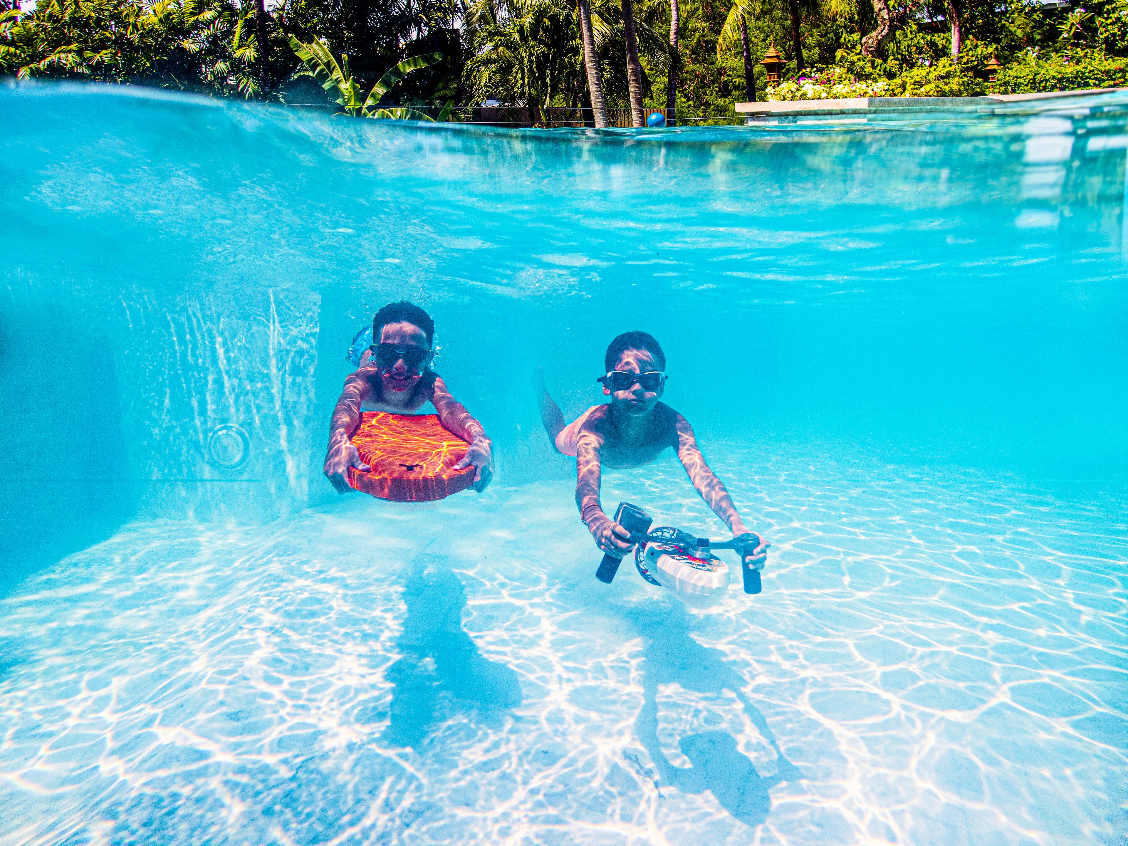 3 piscinas al aire libre, sombrillas, sillones reclinables de piscina