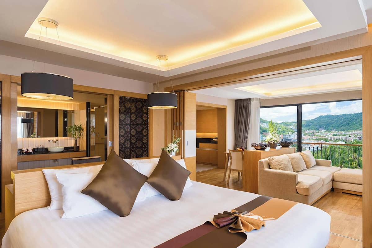 Family Suite, 1 King Bed, Balcony, Sea View | 1 bedroom, hypo-allergenic bedding, down comforters, memory foam beds