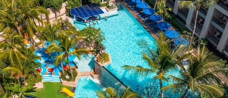 3 outdoor pools, pool umbrellas, sun loungers