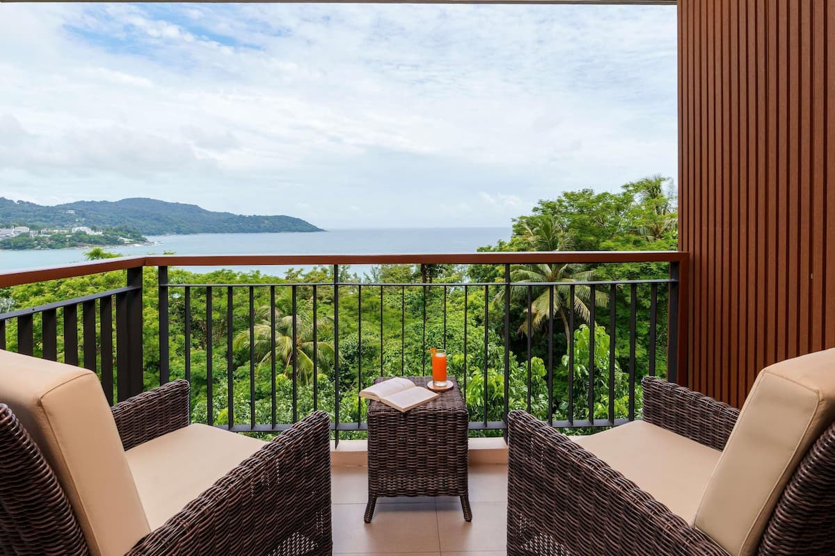 1 bedroom, hypo-allergenic bedding, down duvets, memory-foam beds