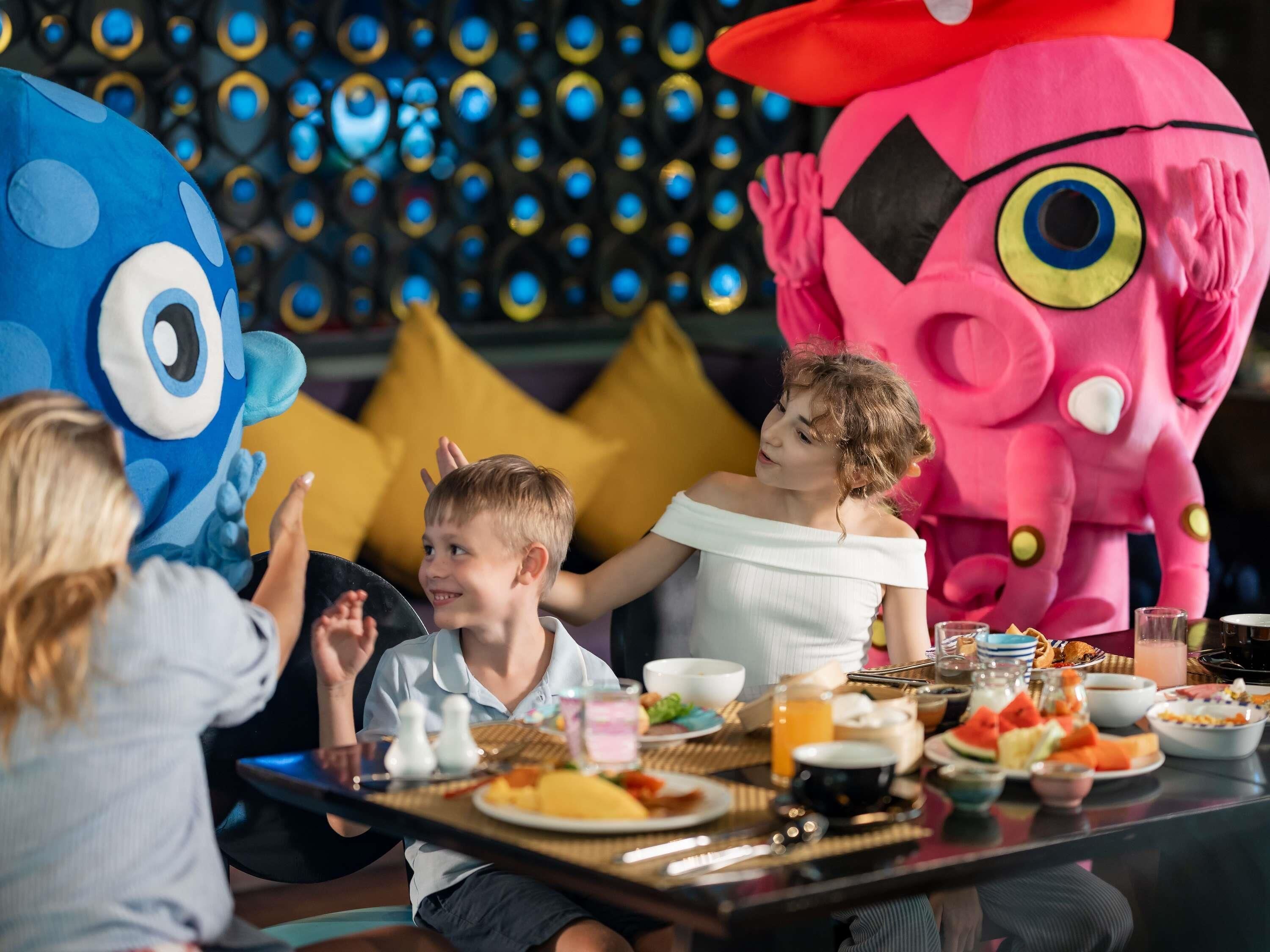 朝食 (ビュッフェ)、毎日提供 (1 名様 412 THB)