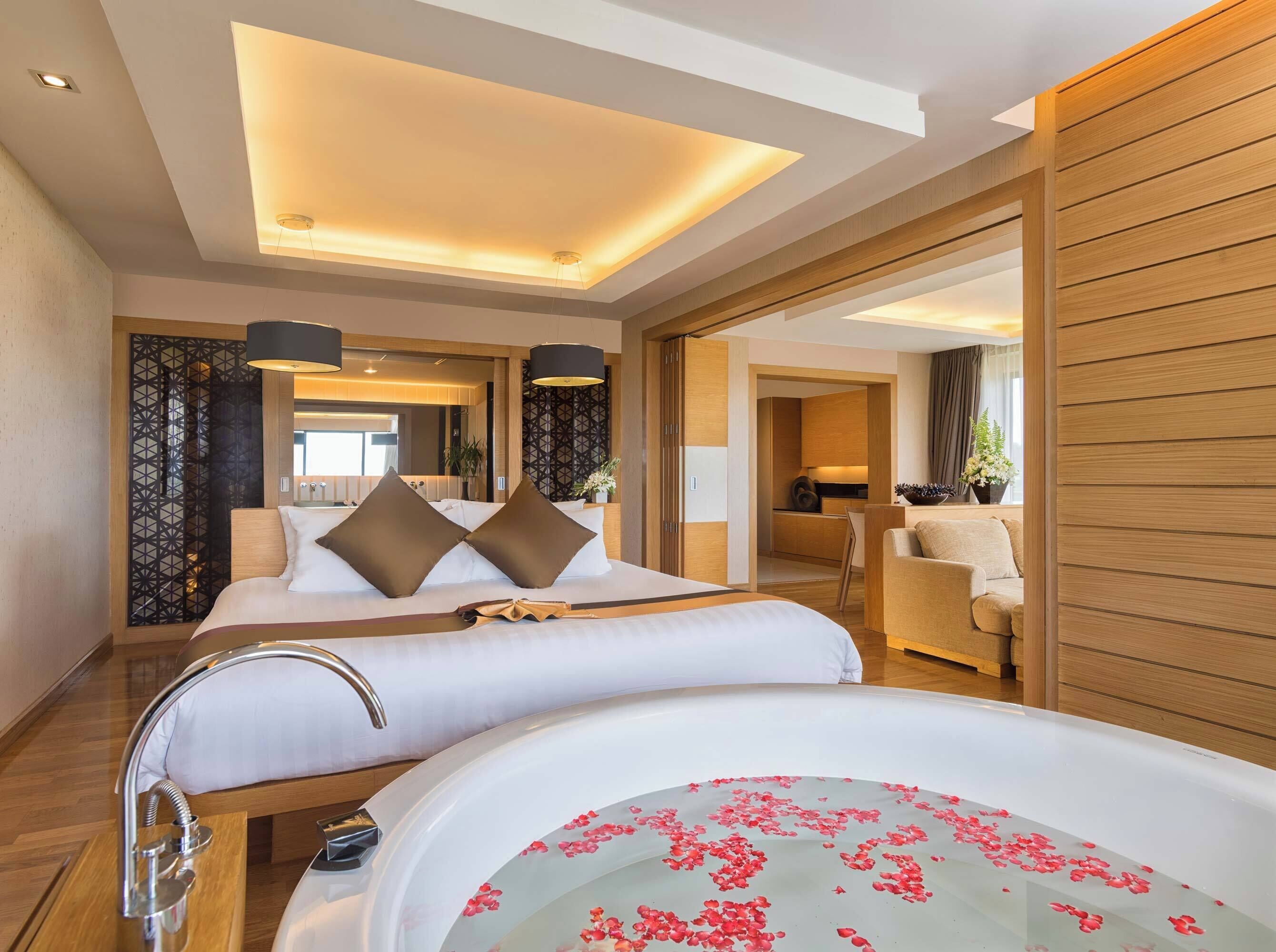 family suite, 1 king bed, balcony, sea view | bathroom | separate bathtub and shower, deep-soaking bathtub, rainfall showerhead