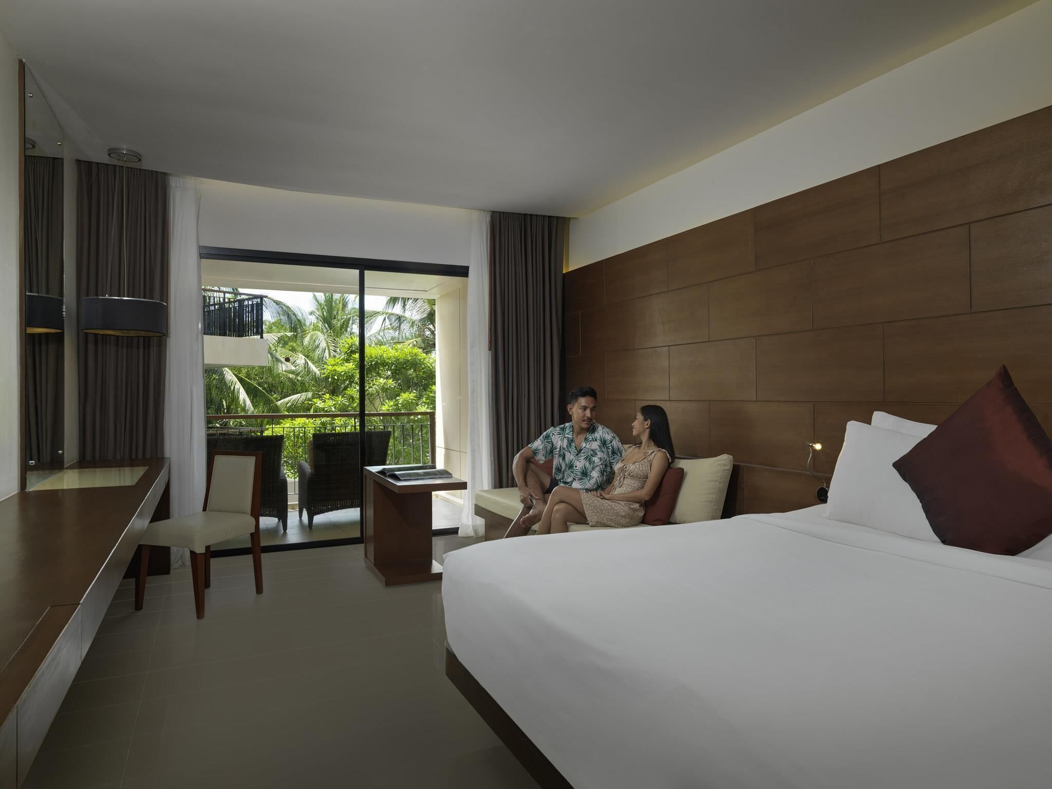 Superior Room, 43sqm, Garden View, Balcony, 1 King Bed | Down duvets, in-room safe, desk, laptop workspace