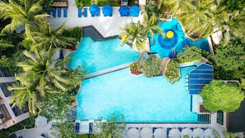 3 outdoor pools, pool umbrellas, sun loungers