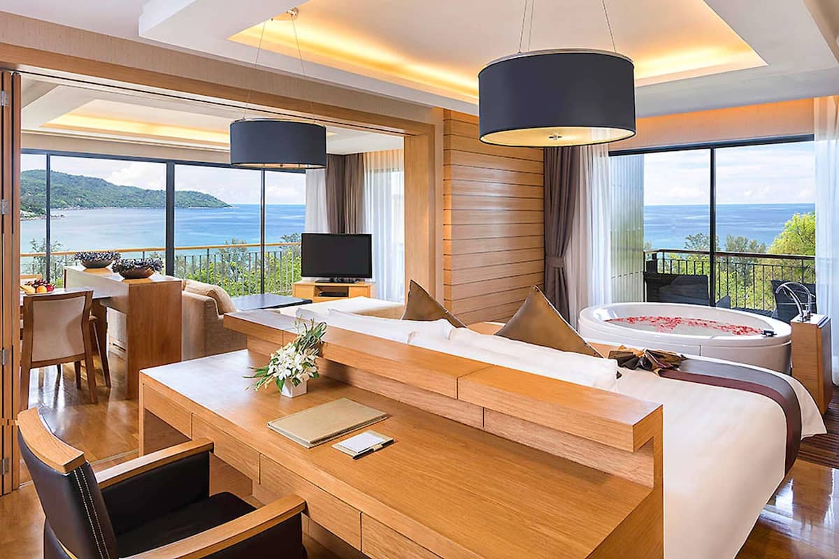 Family Suite, 1 King Bed, Balcony, Sea View | 1 bedroom, hypo-allergenic bedding, down comforters, memory foam beds