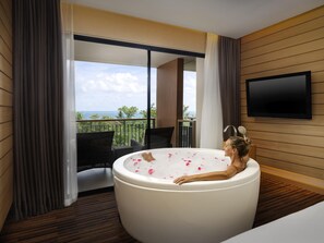 Hypo-allergenic bedding, down duvets, memory-foam beds, minibar - Novotel Phuket Kata Avista Resort And Spa (Karon)