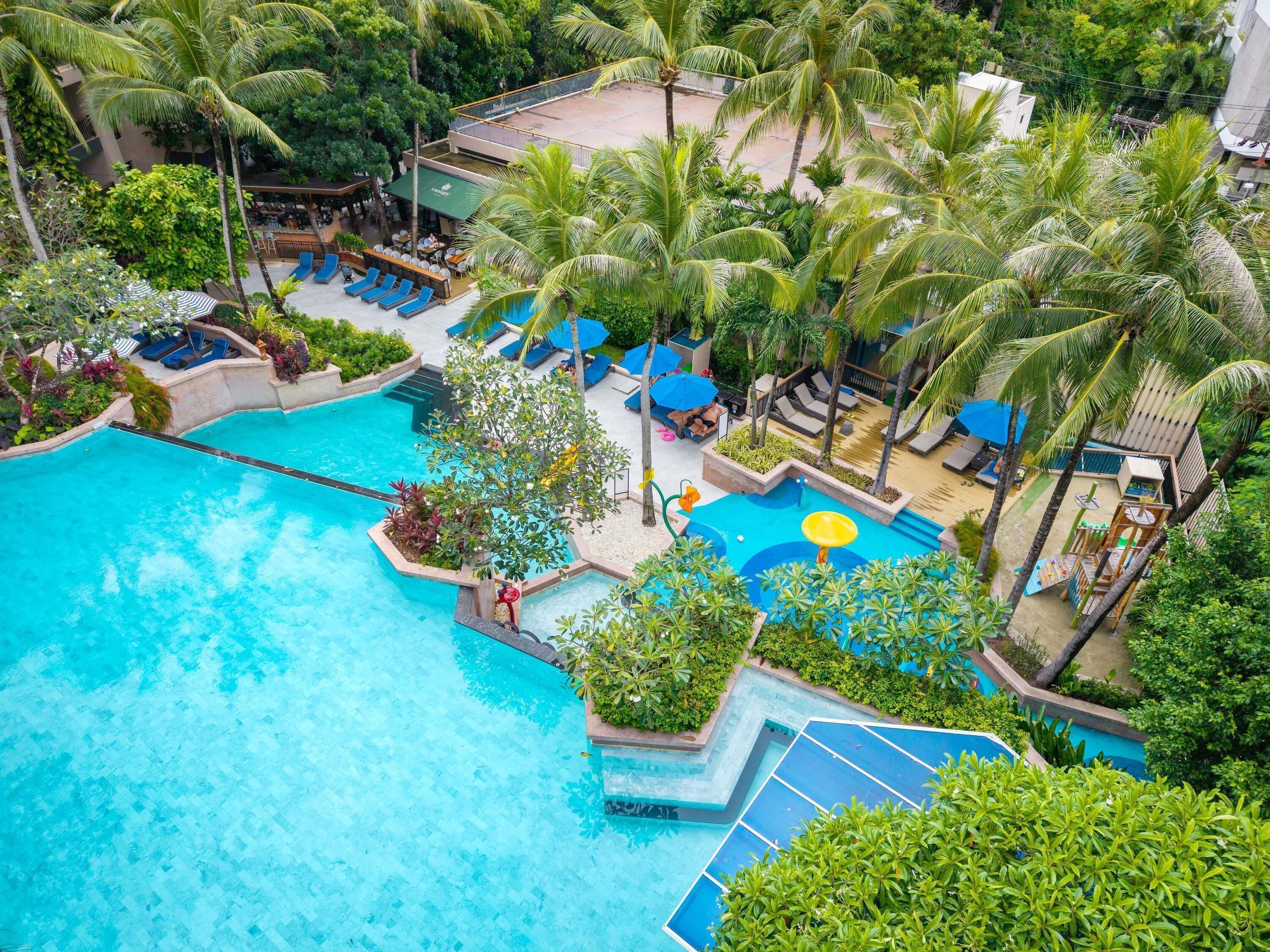 3 outdoor pools, pool umbrellas, pool loungers