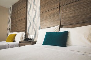 Habitación doble estándar | Caja de seguridad en la habitación, escritorio y insonorización