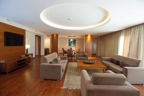 高級寢具、Select Comfort 床墊、迷你吧、房內夾萬