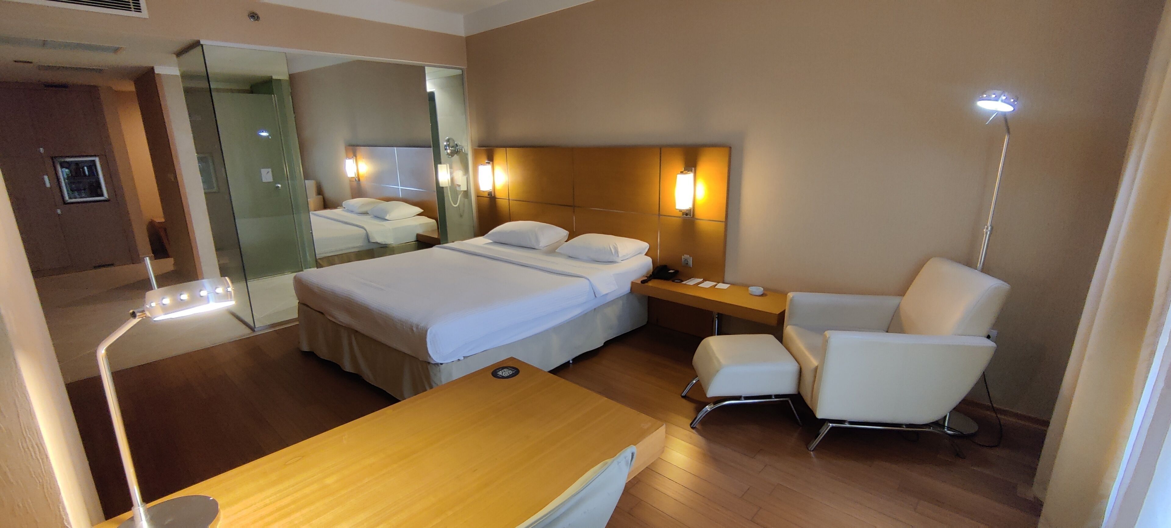 Ropa de cama de alta calidad, colchones Select Comfort y minibar 