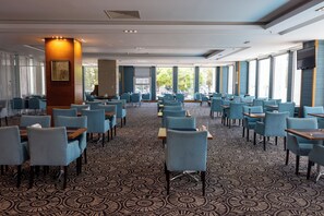 2 restaurants; breakfast, lunch, and dinner served - Anemon Hotel Malatya (Malatya)