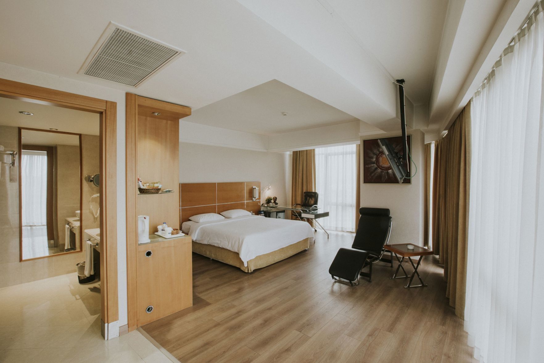 Premium bedding, Select Comfort beds, minibar, in-room safe
