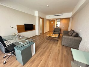 Ropa de cama de alta calidad, colchones Select Comfort y minibar 