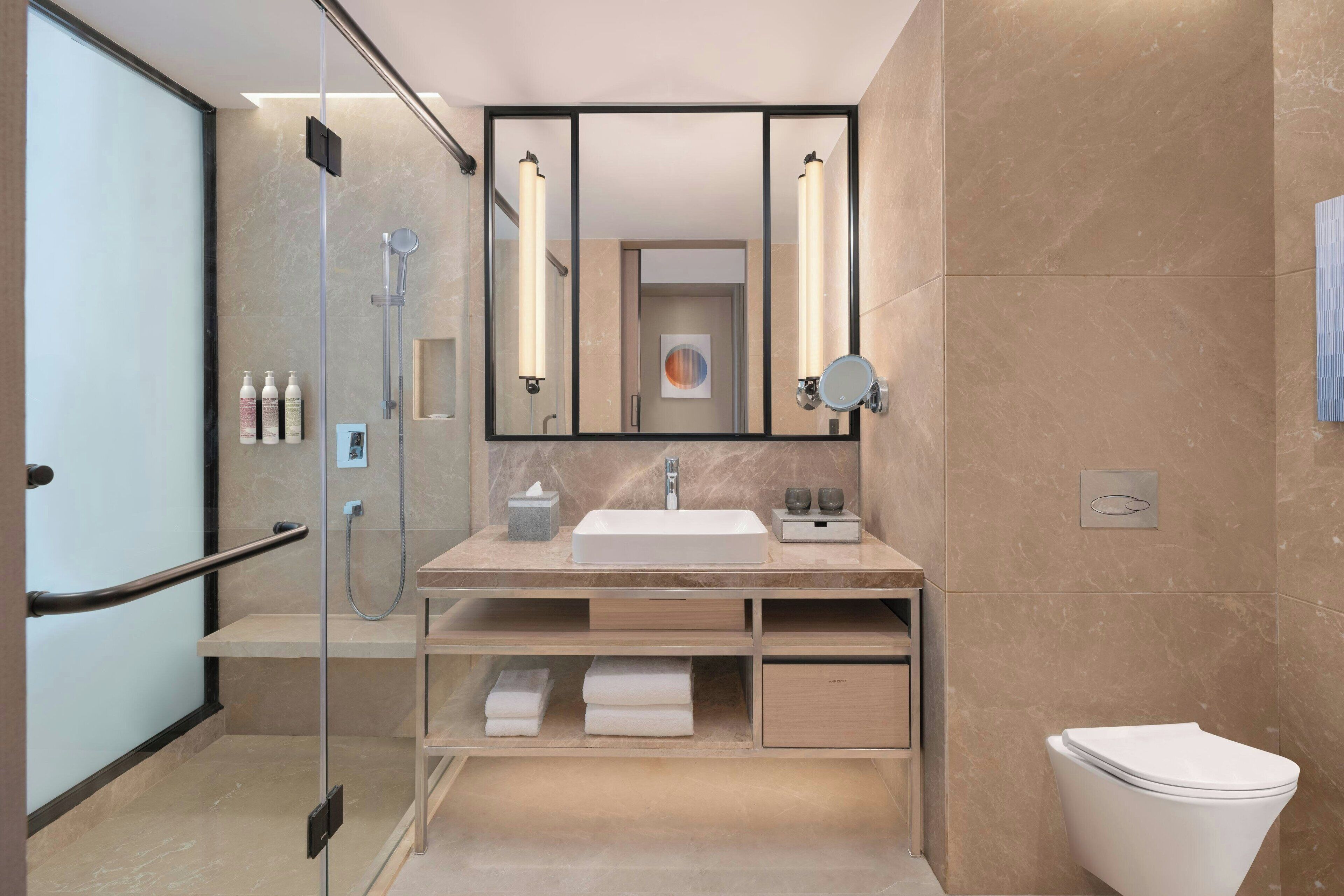 1 bedroom, premium bedding, minibar, in-room safe