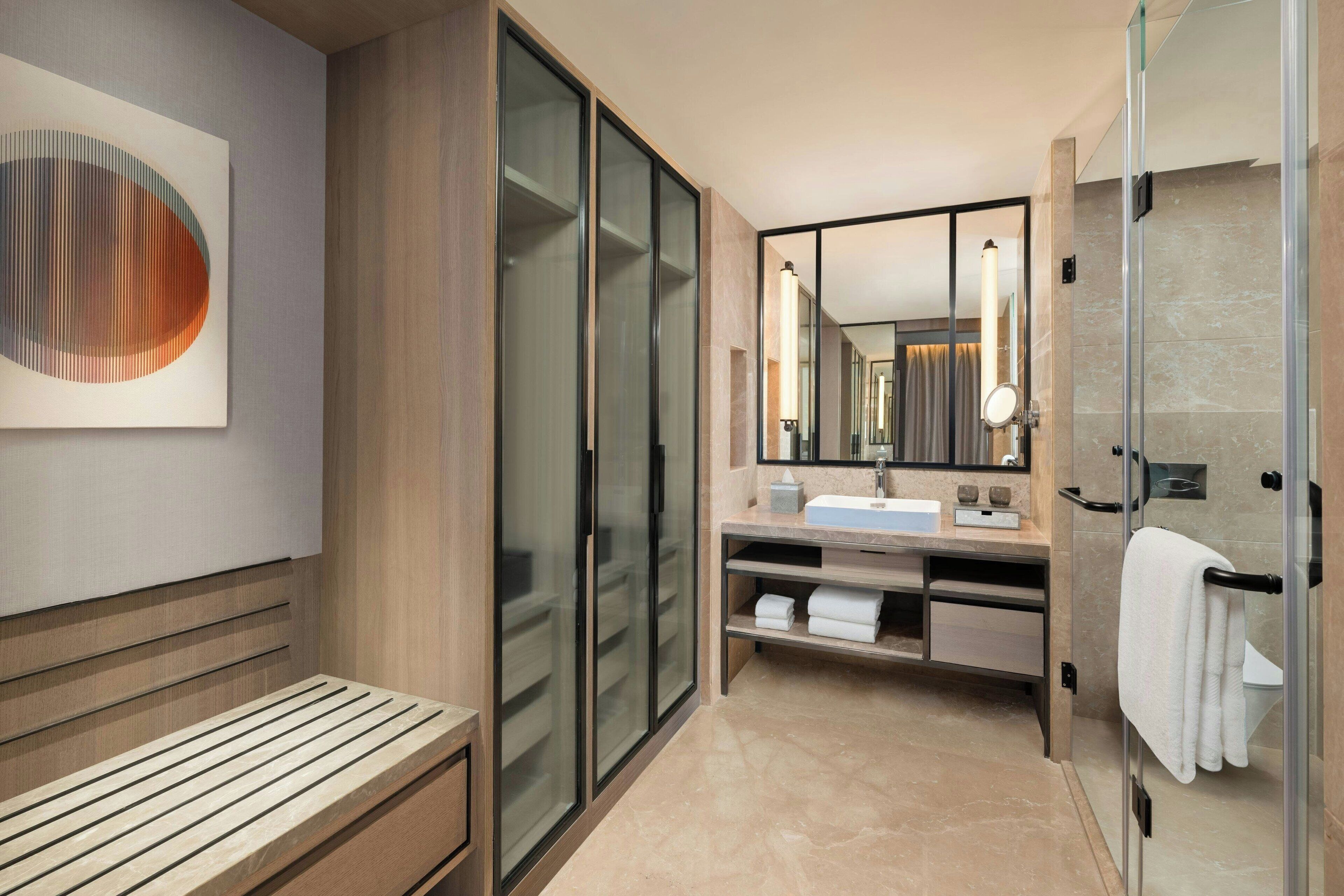 signature suite, 1 king bed, non smoking, city view | 1 bedroom, premium bedding, minibar, in-room safe