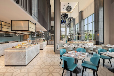 4 restaurants, breakfast, lunch, dinner served; international cuisine