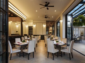 Frokost, lunsj og middag serveres, internasjonale retter 