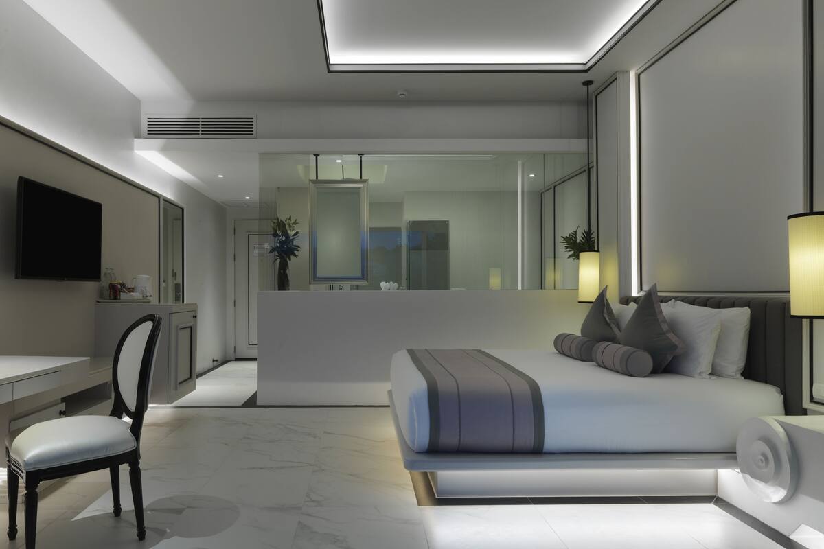 Premium bedding, minibar, in-room safe, desk