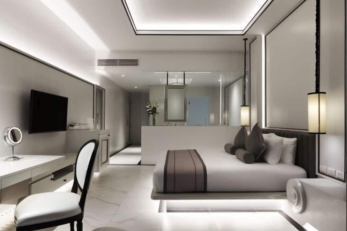Premium bedding, minibar, in-room safe, desk