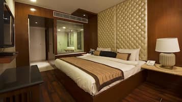 Minibar, in-room safe, desk, iron/ironing board