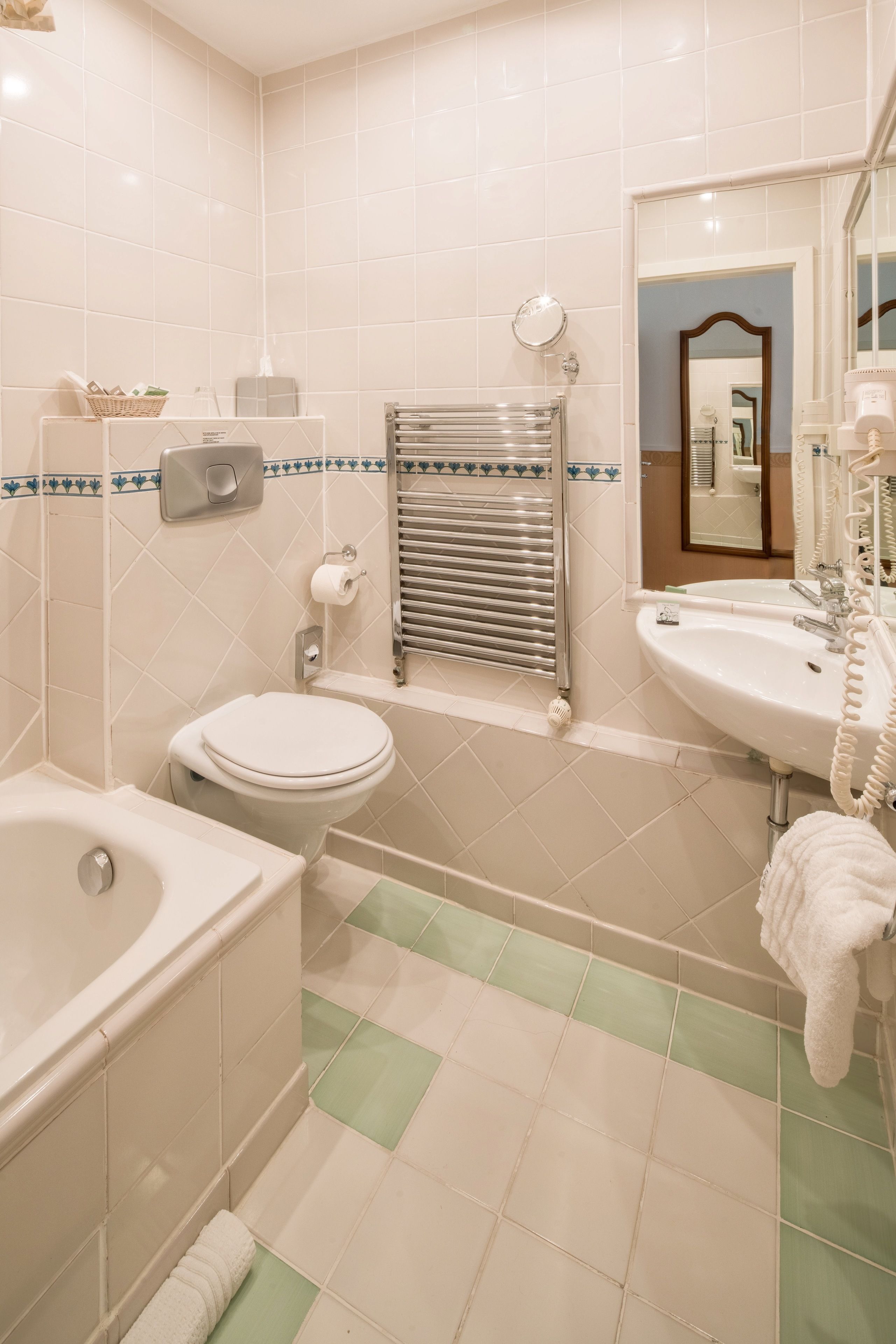 superior single room | deep-soaking bathtub