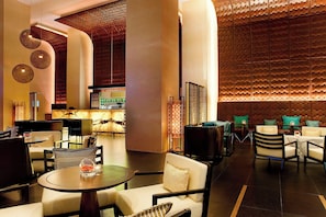 2 bars/lounges, swim-up bar